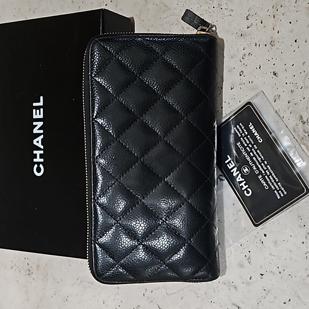 Chanel Caviar Black Zip Wallet - Picture 4 of 10